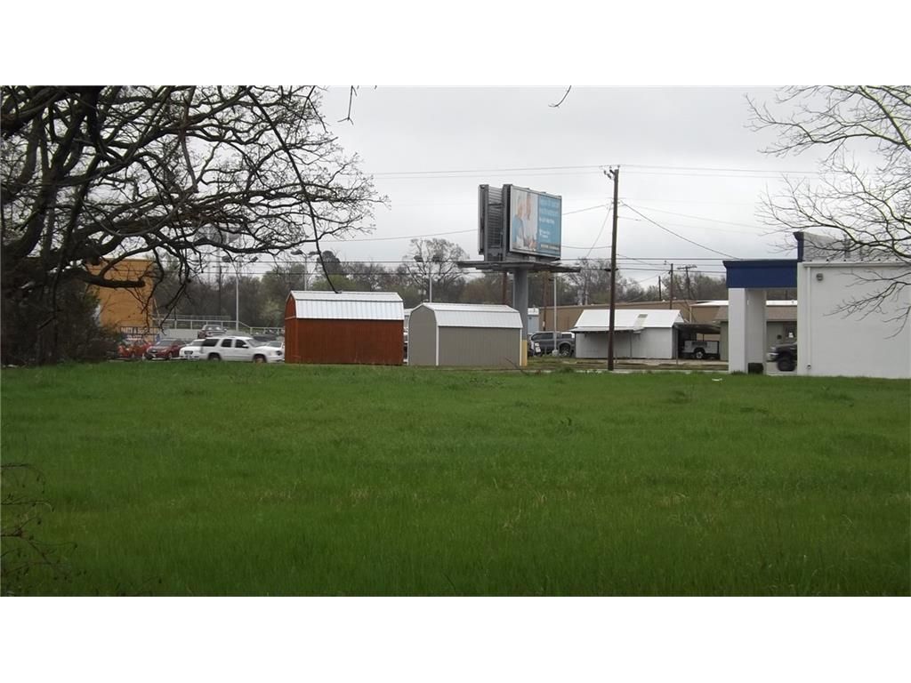 1068 Village Dr, Sulphur Springs, TX 75482